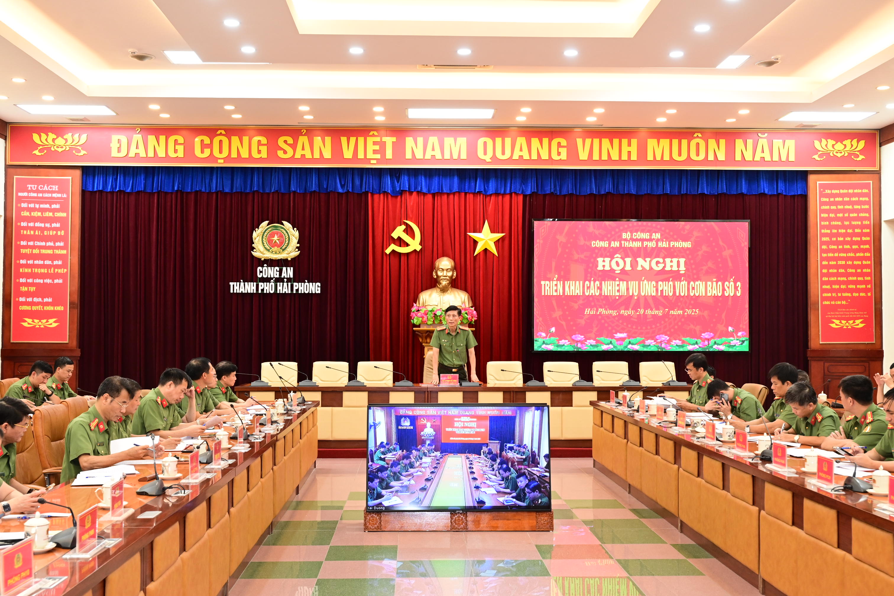 Công an thành phố tập trung cao phòng, chống bão số 3